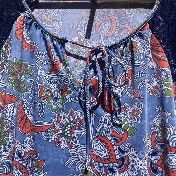 Bleeker & McDougal Blouse Blue Flutter Sleeves, Size Large - Picture 10 of 10